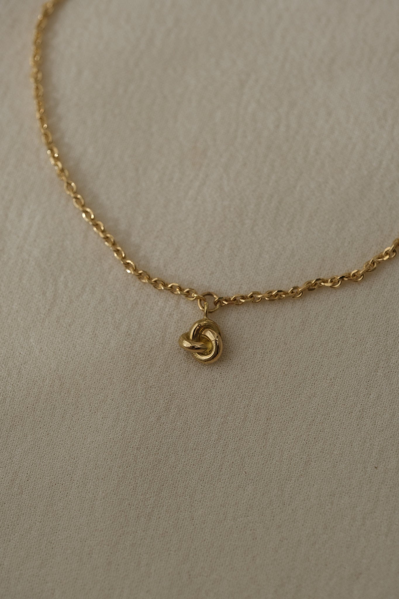 18k recycled gold bracelet featuring a small charming detail, handcrafted in Basel, Switzerland.