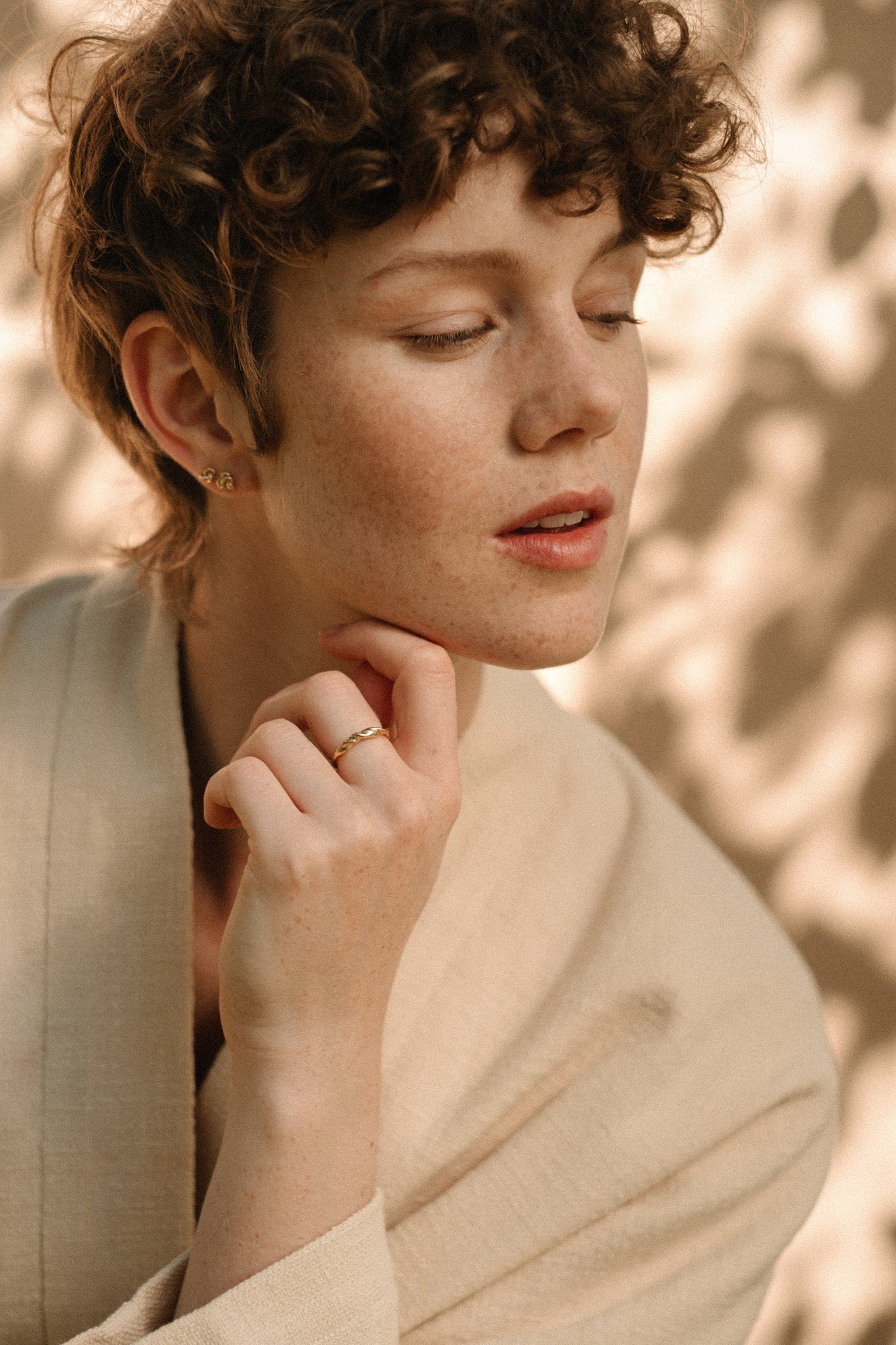 Model wearing AGAPI ring made of 18k recycled gold, showcasing sustainable luxury handcrafted in Basel, Switzerland.
