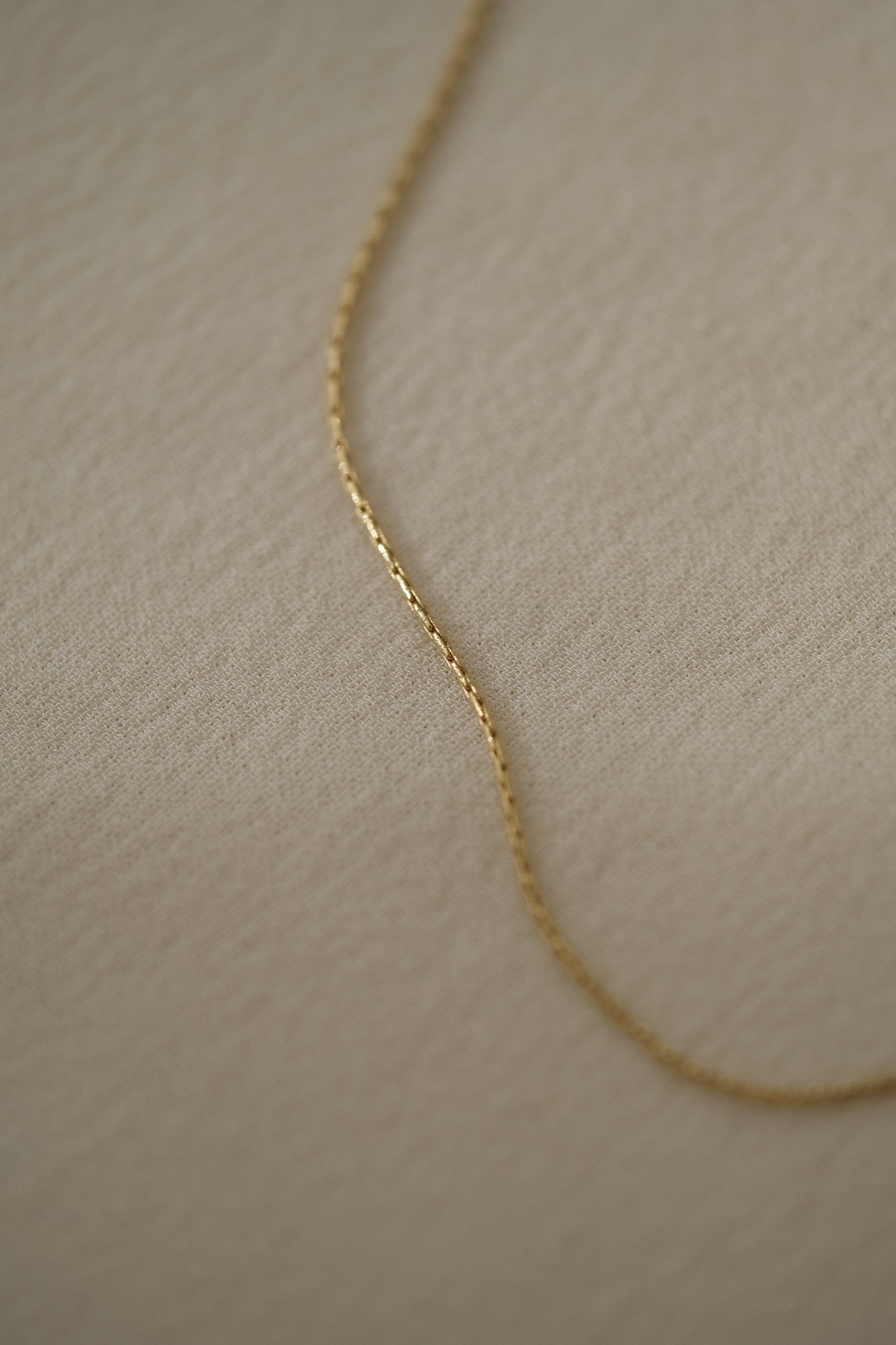 Close-up of LUCID Chain handcrafted from 18k recycled gold, featuring an elongated faceted box design.