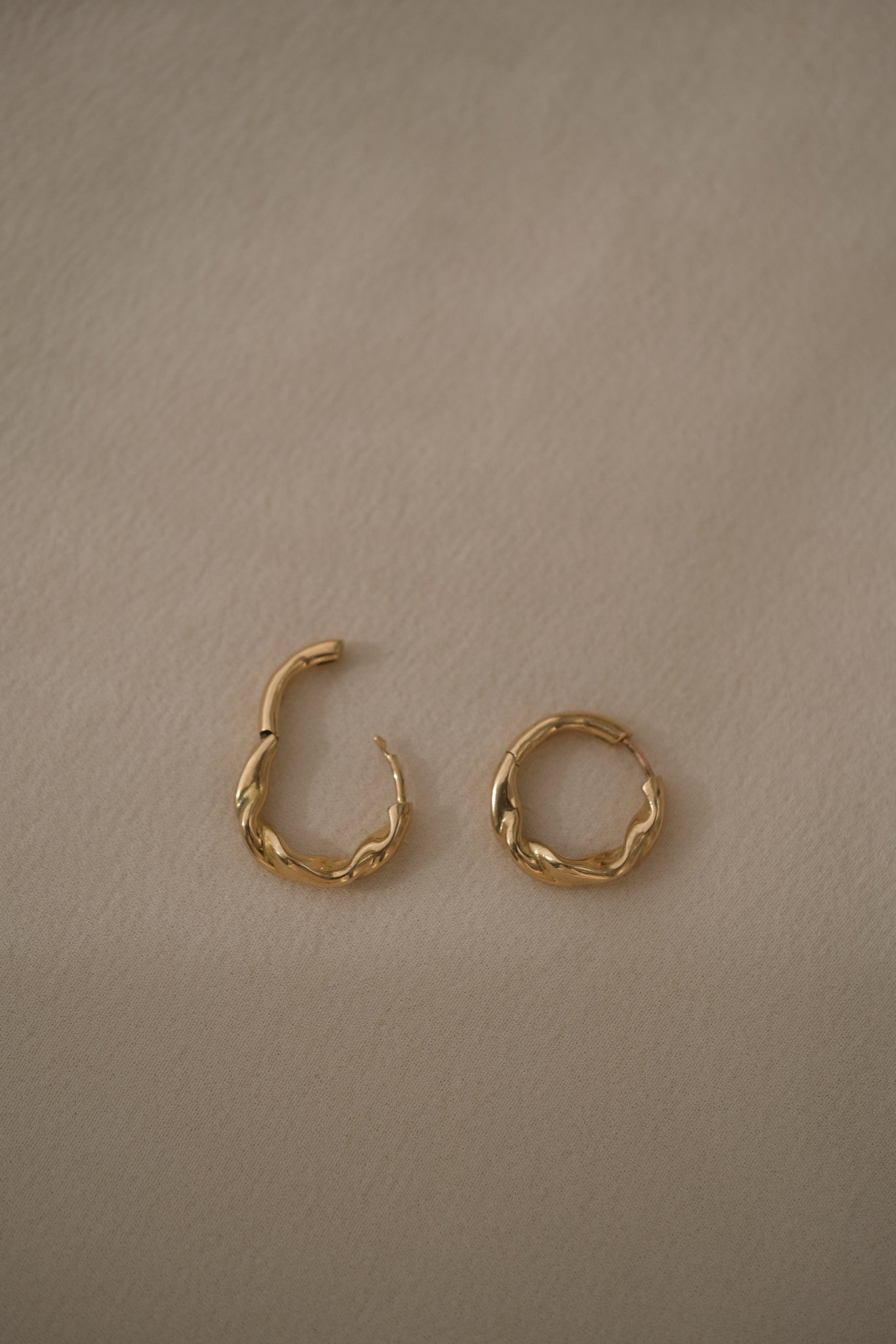 AGAPI hoops in 18k recycled gold. Sustainable jewelry designed and crafted in Basel, Switzerland.