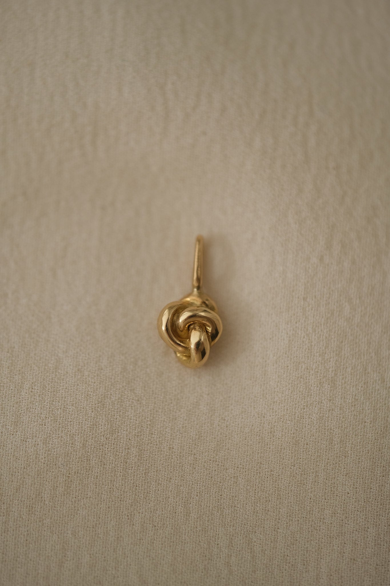 TOVE pendant handcrafted in 18k recycled gold, featuring a natural shiny surface, designed in Basel, Switzerland.