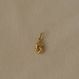 TWINE pendant in 18k recycled gold, handcrafted in Basel, Switzerland, featuring an organic design with a shiny surface.