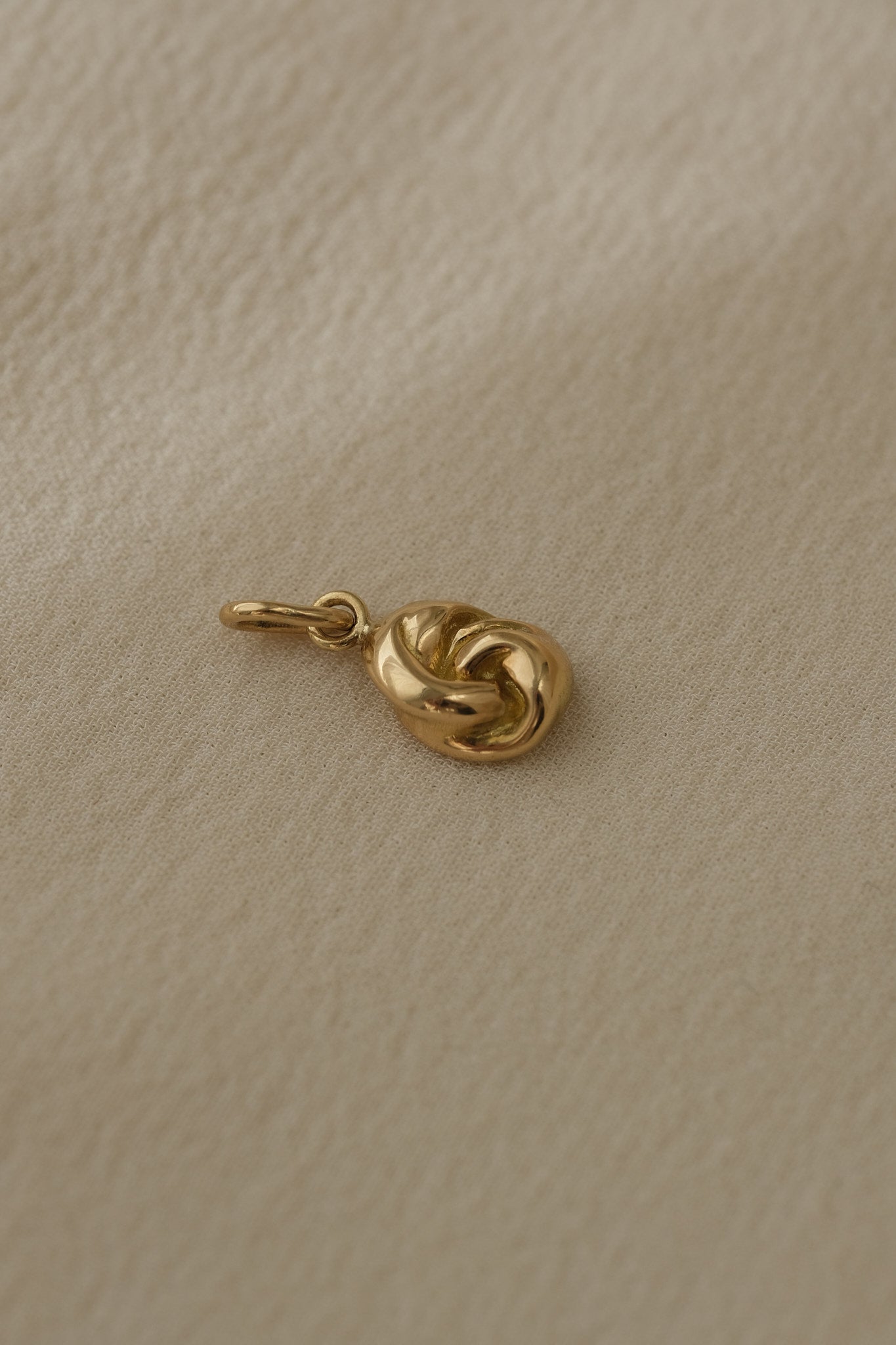 Handcrafted TWINE pendant in 18k recycled gold, organic design, made in Basel, Switzerland.