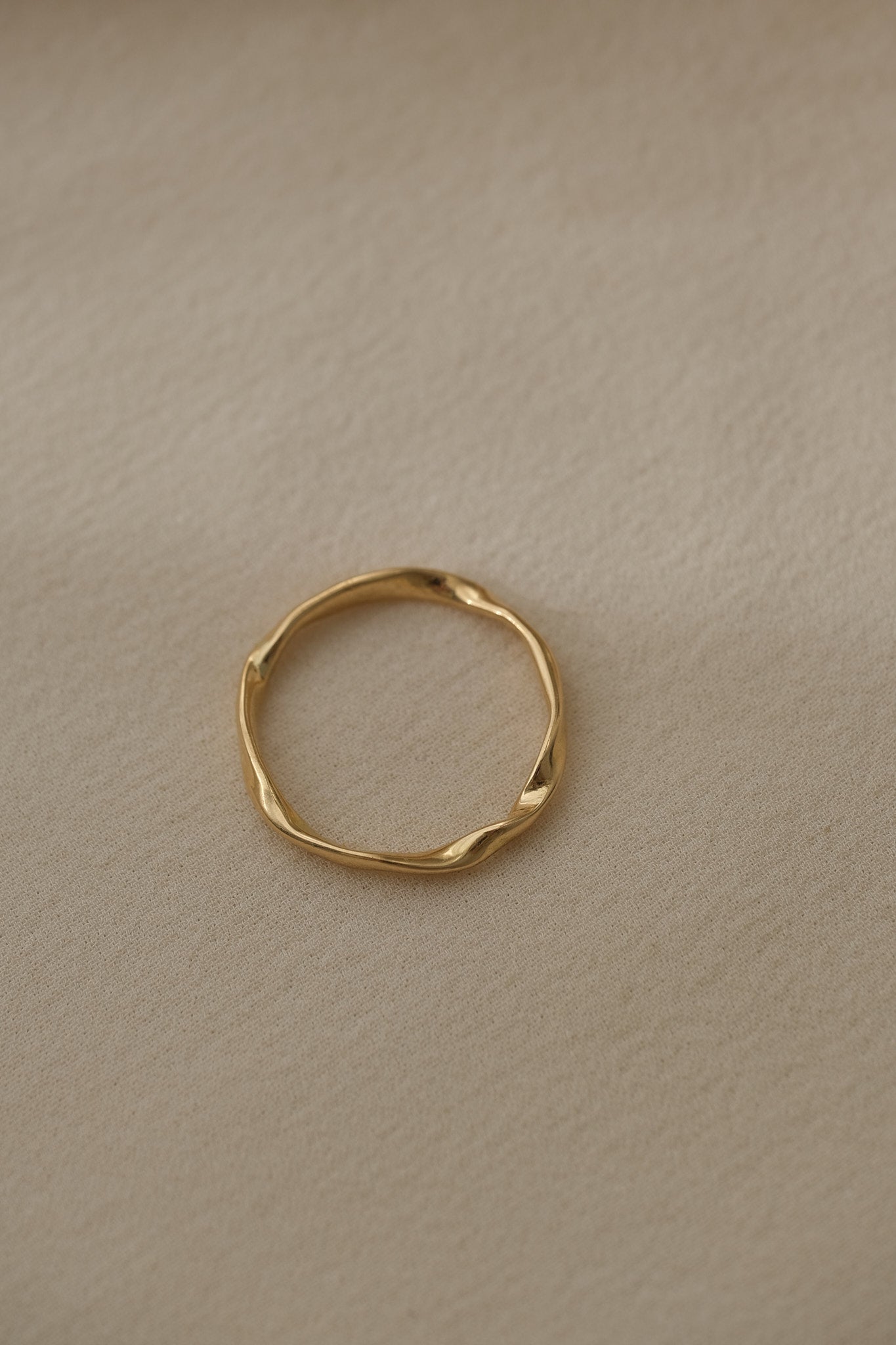 RIVER ring in 18k recycled gold, handcrafted in Basel, Switzerland, featuring a natural shiny surface.