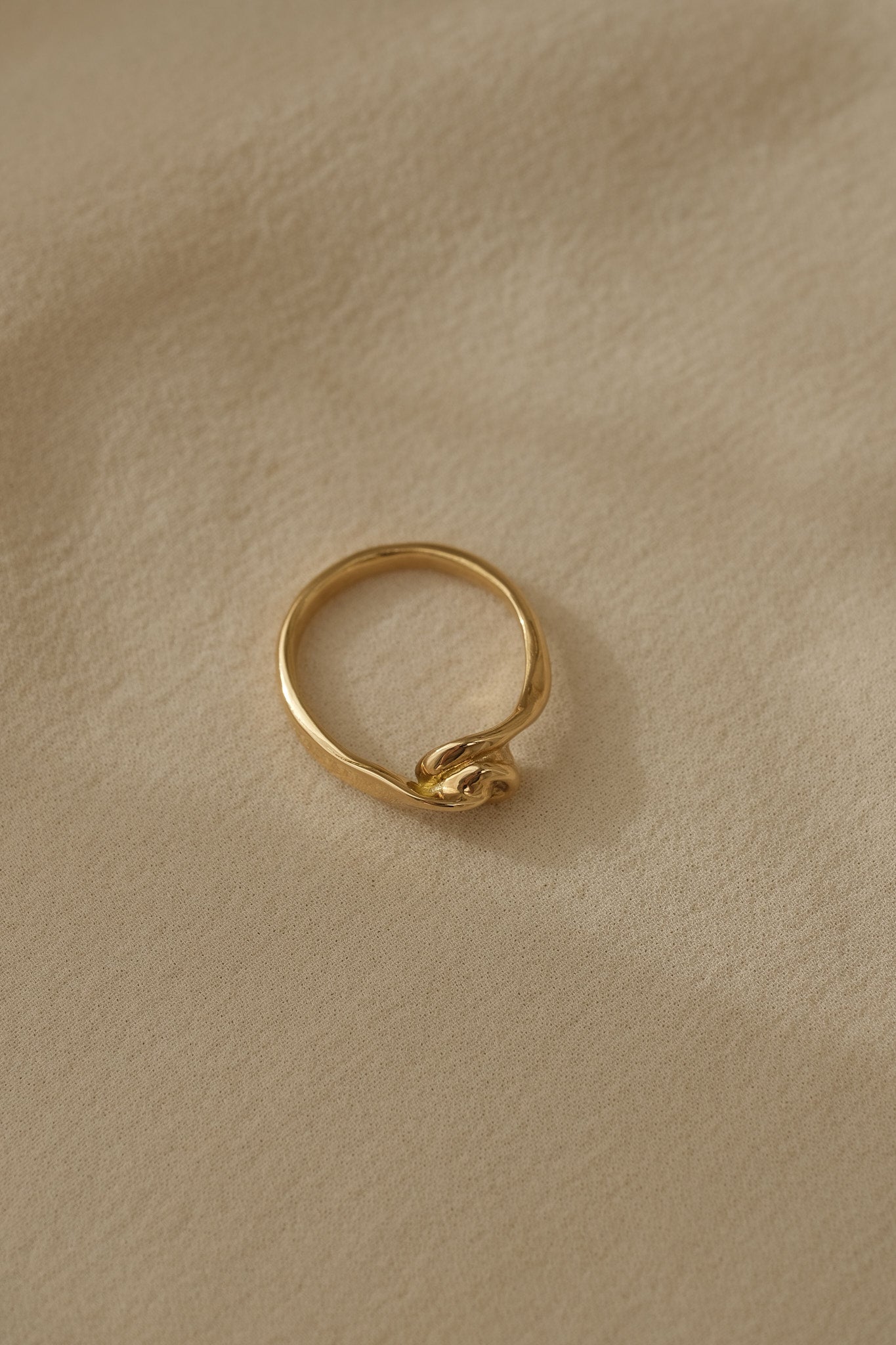 TWINE ring in 18k recycled gold, handcrafted in Basel Switzerland, featuring a natural shiny surface.