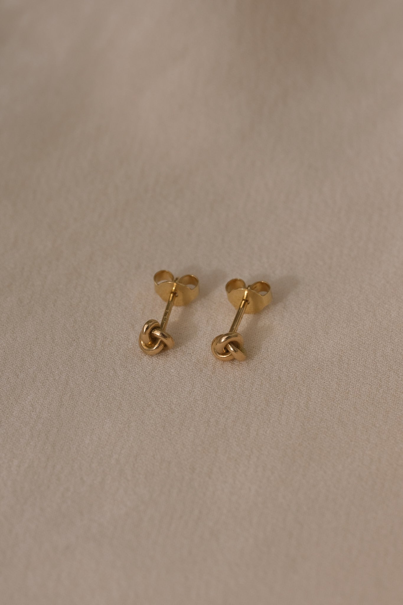 TOVE small studs in 18k recycled gold, handcrafted in Basel Switzerland, featuring a natural shiny surface.