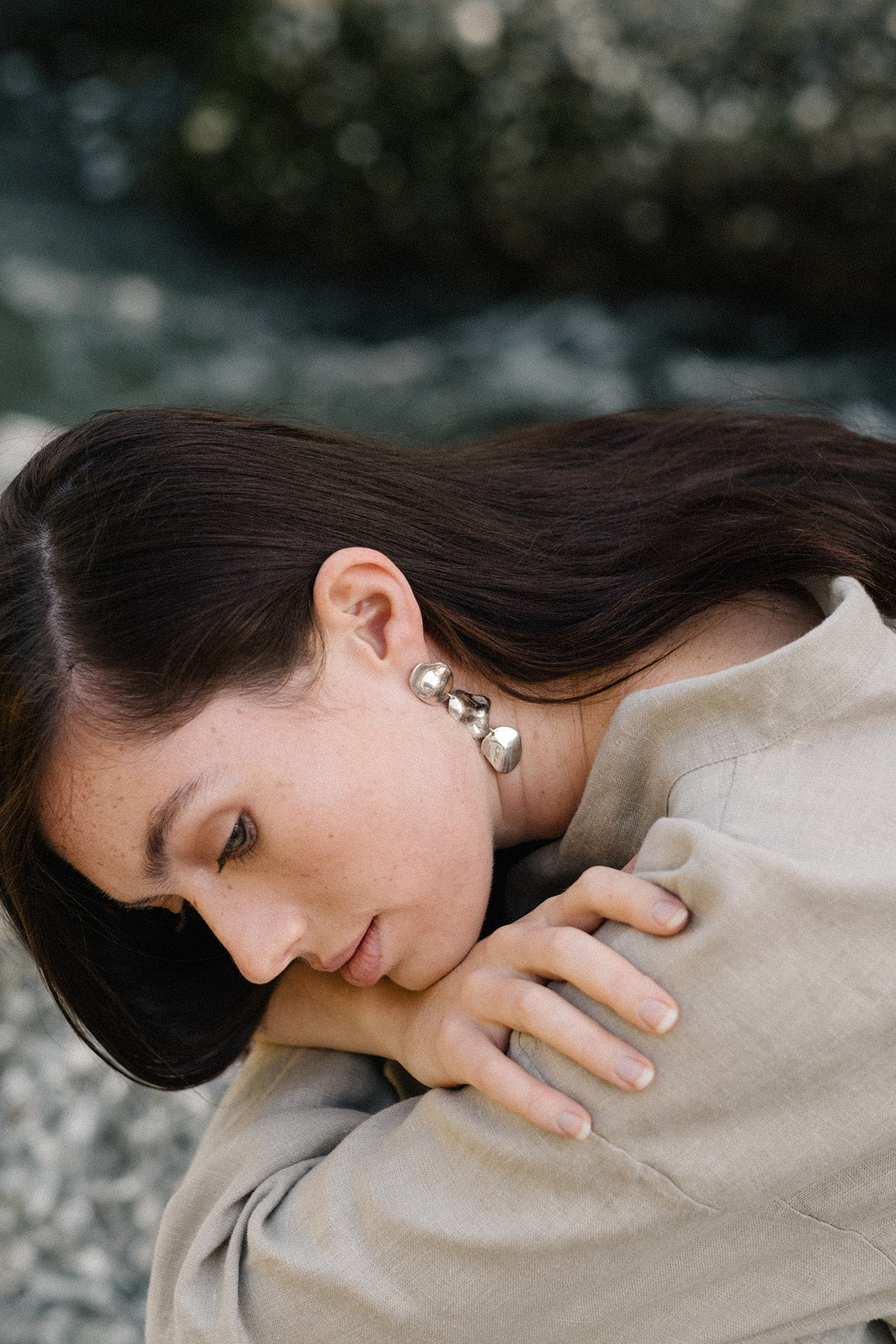 COSMA earrings in recycled silver worn by a woman, highlighting ethical, handmade, and sustainable jewelry.