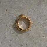 DUNA ring crafted from recycled gold, showcasing an organic shape on a natural stone surface. Ethical handmade jewelry.