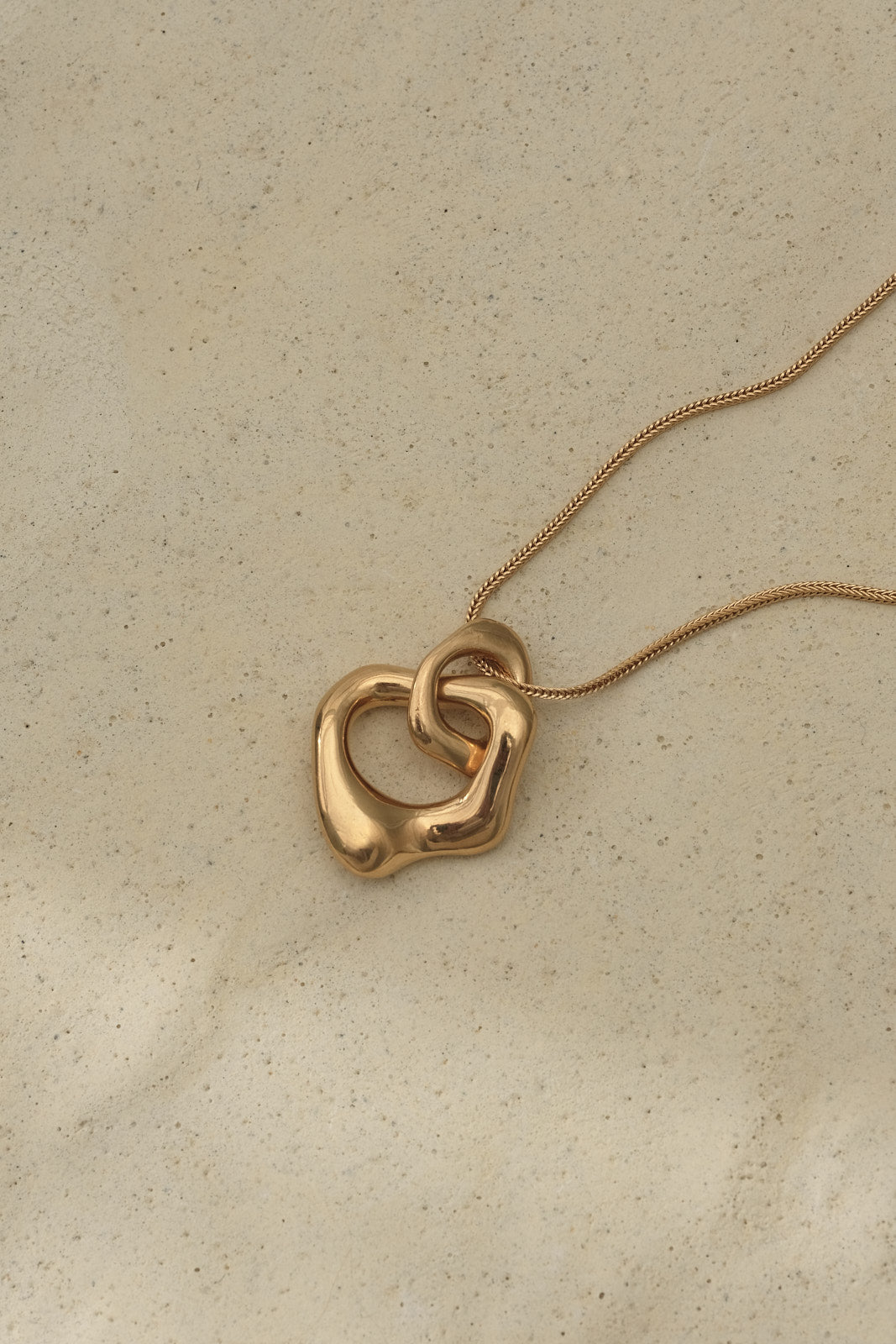 FUSE necklace made from recycled gold, sustainable and ethical jewelry, handmade in Germany.
