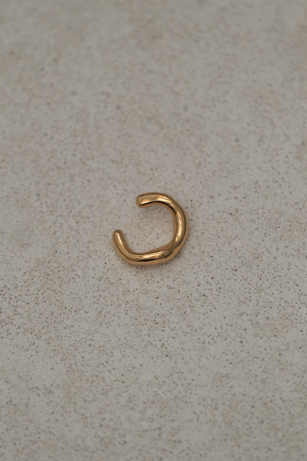 MISMO earcuff in 18k gold-plated recycled silver, ethical handmade jewelry, sustainable design from Basel.