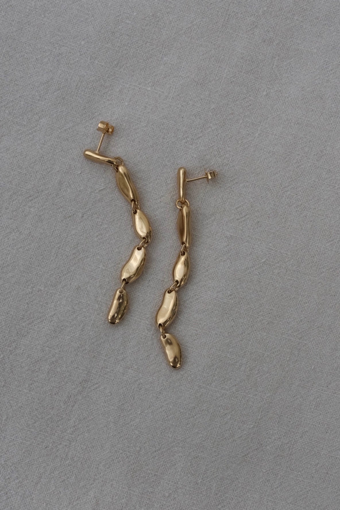 MURMUR earrings made from recycled gold, showcasing ethical and sustainable handmade jewelry in Germany.
