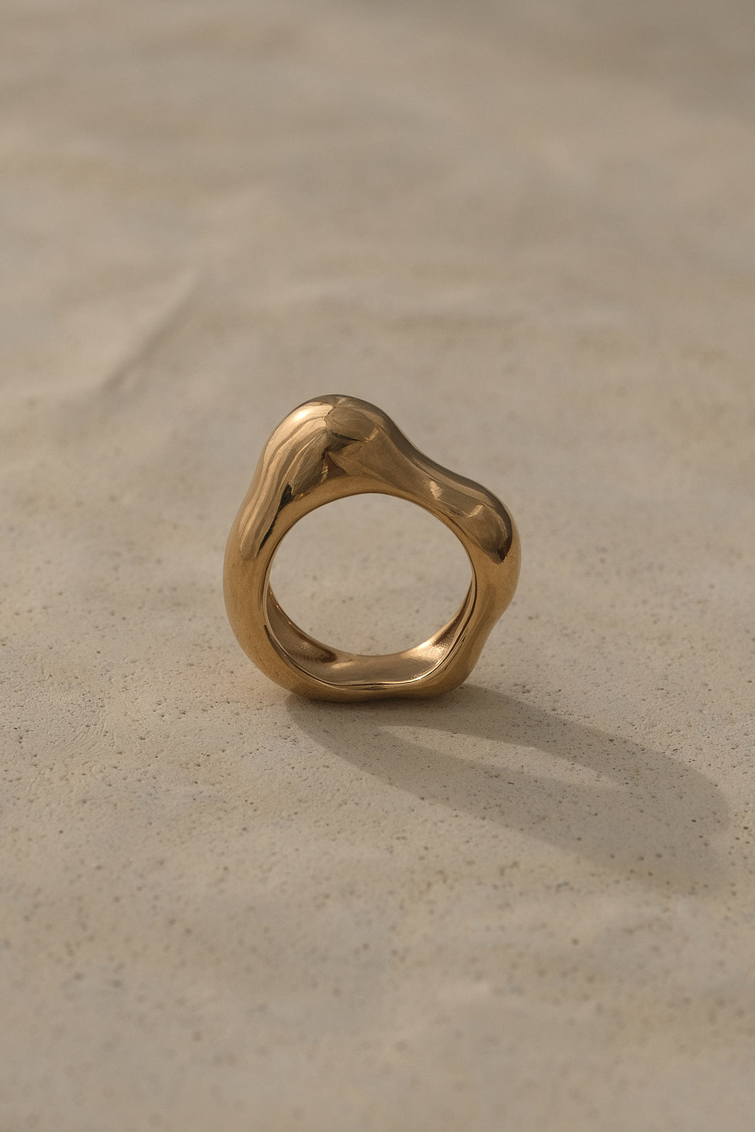Handmade MUSA ring in 18k gold-plated recycled silver, showcasing a unique organic shape, ethical jewelry from Germany.