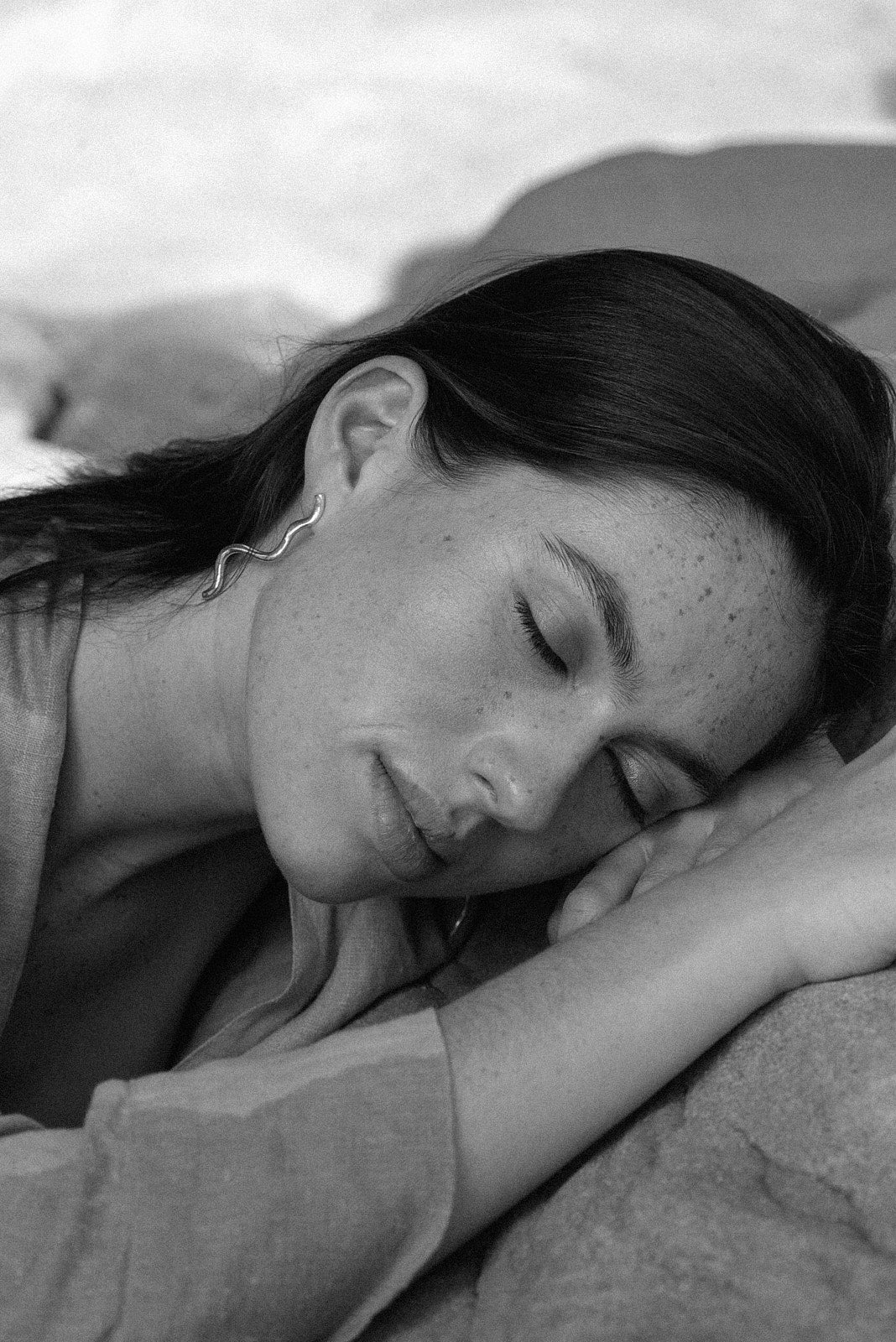 Model wearing PLACID earrings made of sustainable 925 recycled silver, showcasing ethical handmade jewelry.