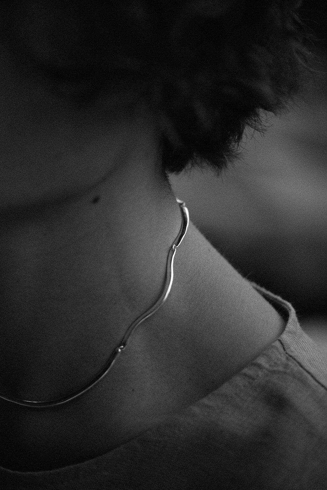 Close-up of a person wearing a PLACID necklace made from 925 recycled silver, showcasing ethical handmade jewelry.