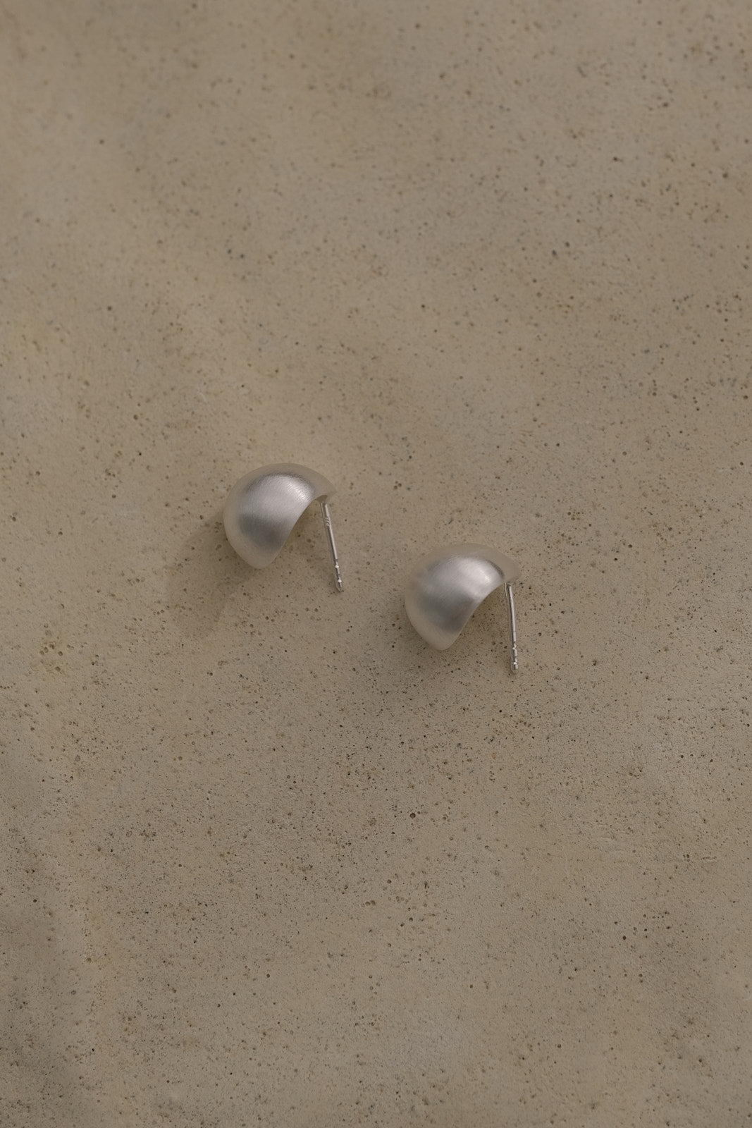 ONOA earrings made of recycled silver, 18k gold-plated, showcasing handmade ethical jewelry with a semi-matte finish.