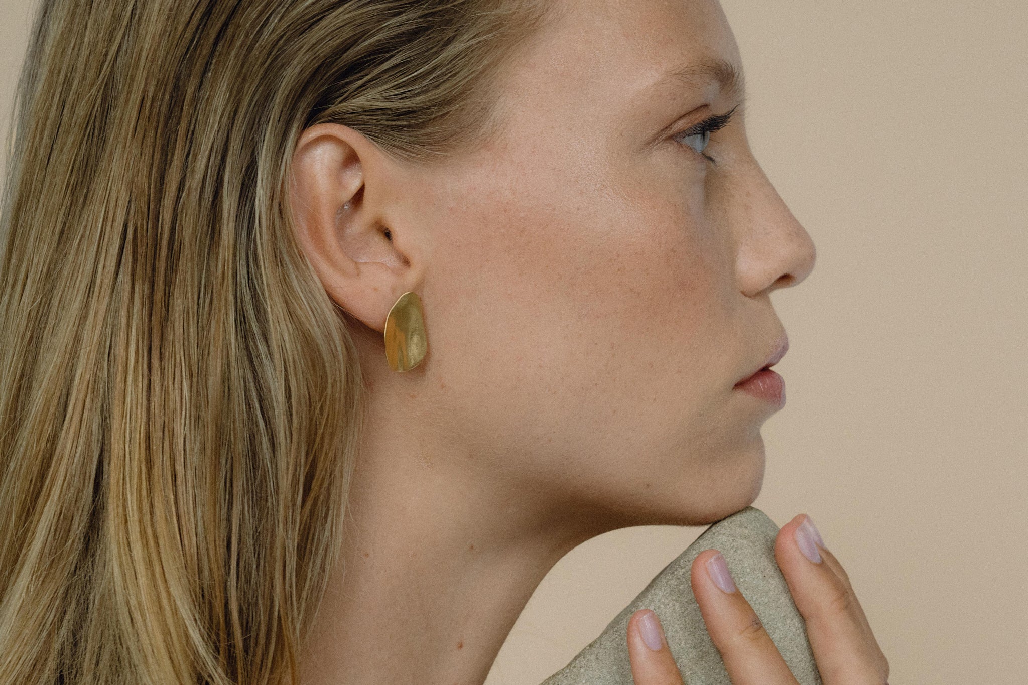 EIRA solo earrings showcased on a model, highlighting ethical jewelry made from recycled gold and silver.