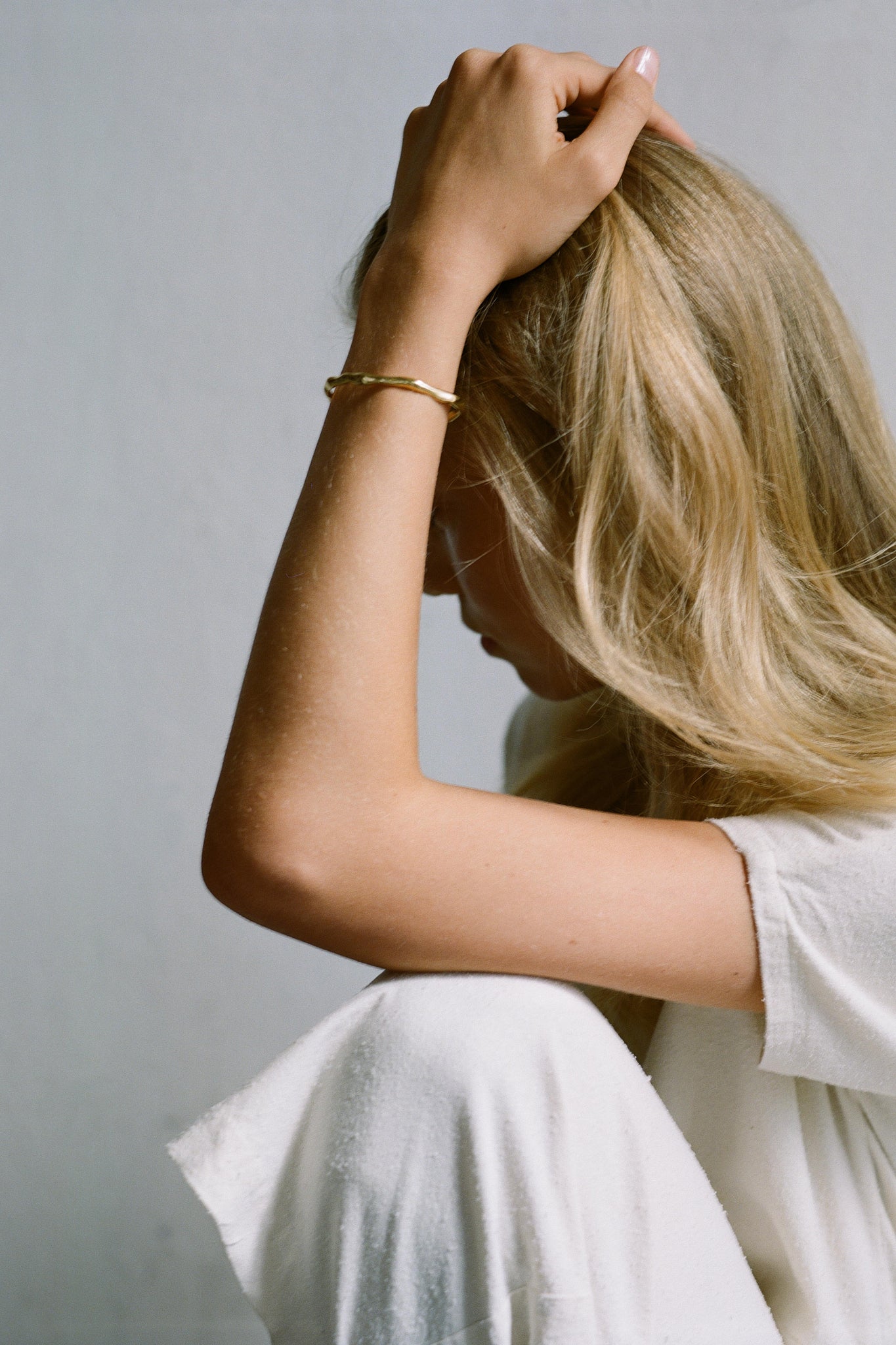 Woman wearing the LUMI cuff bracelet, showcasing ethical handmade jewelry made from recycled gold and silver.