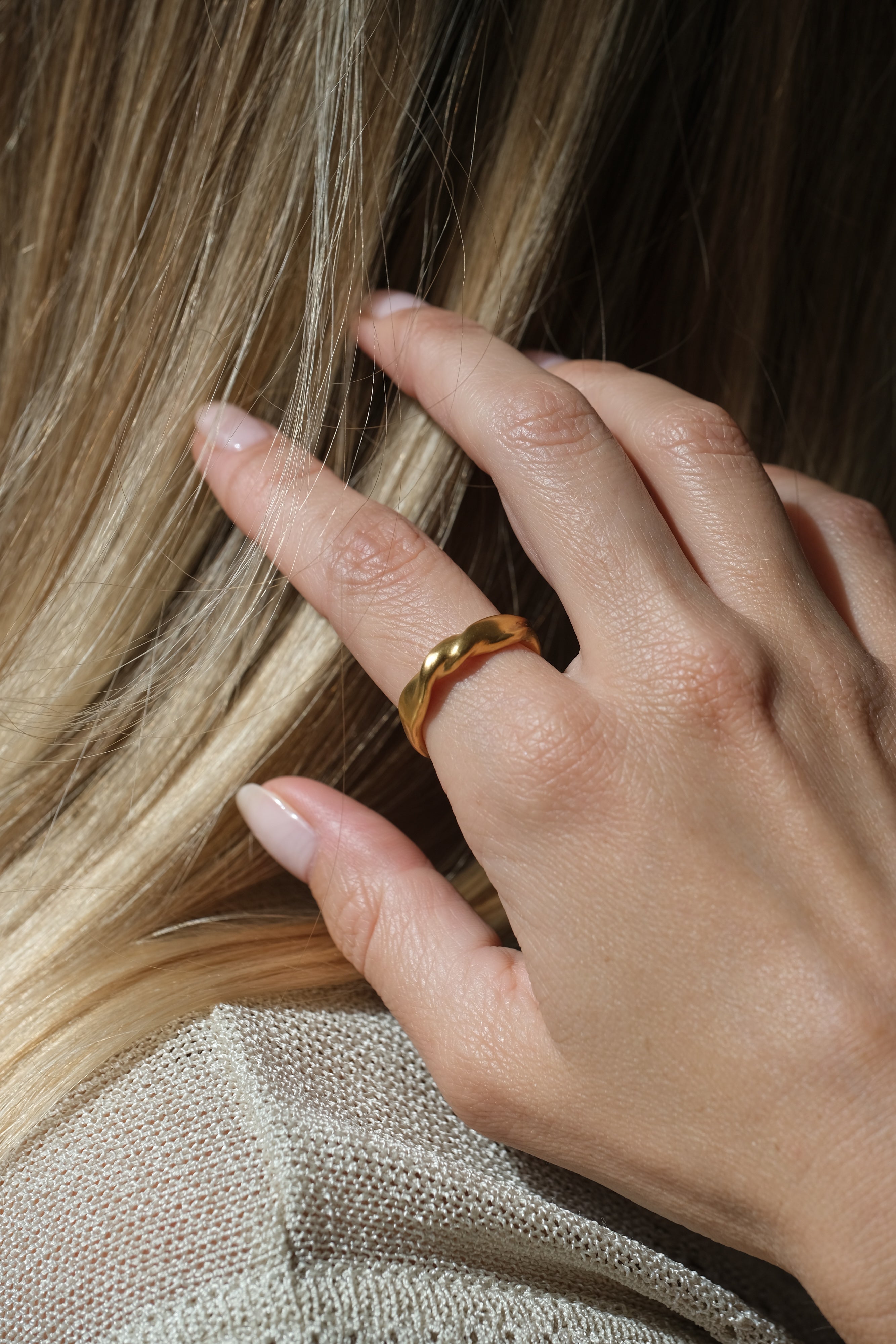 Hand wearing a DROP 04 ring, showcasing ethical and sustainable jewelry handmade in Basel, Switzerland.