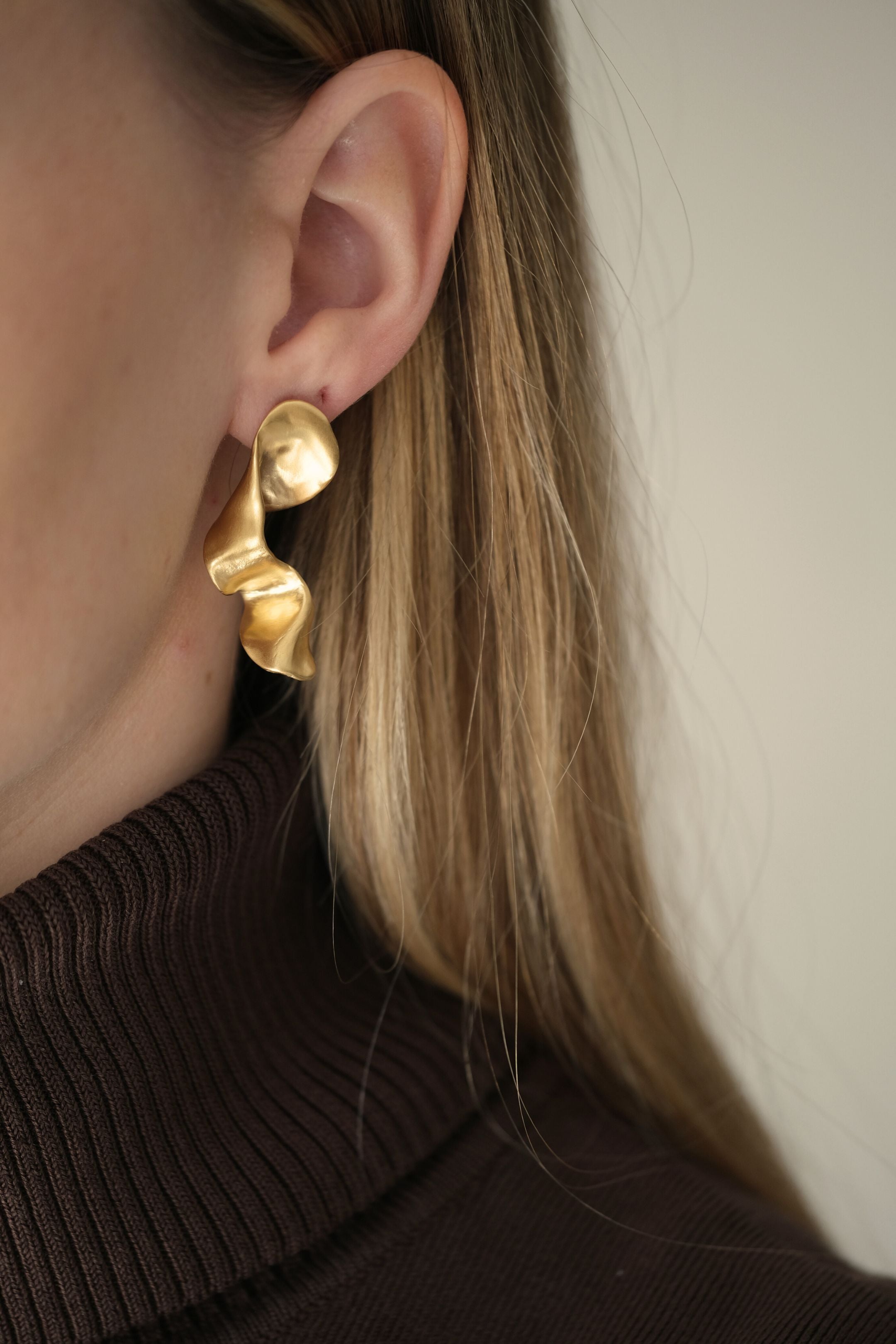Unique DROP 01 earrings handmade in Basel, Switzerland, featuring ethical 18k gold-plated recycled silver.