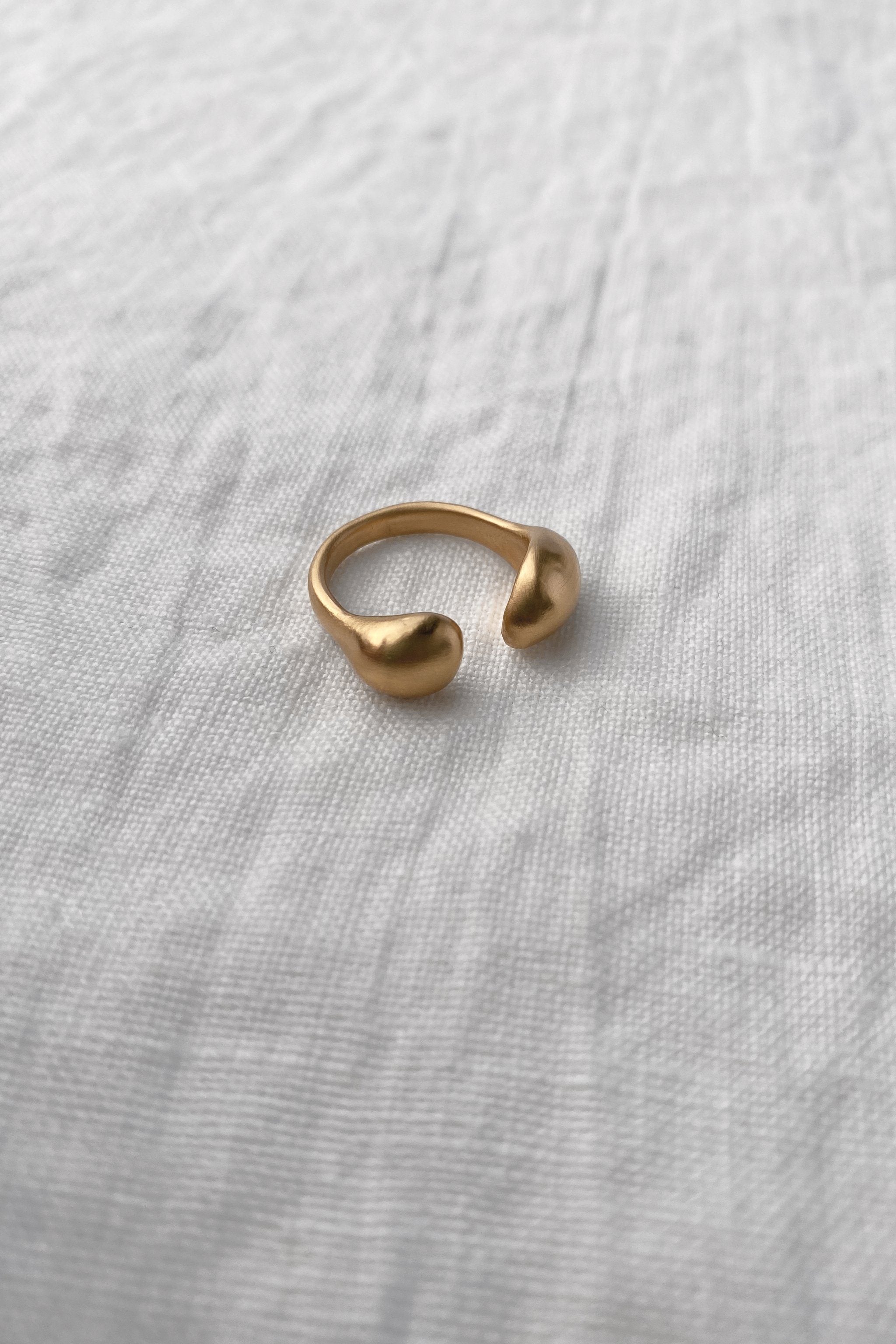 ONOA ring made of 18k gold-plated recycled silver with a semi-matte finish, showcasing ethical and sustainable jewelry.