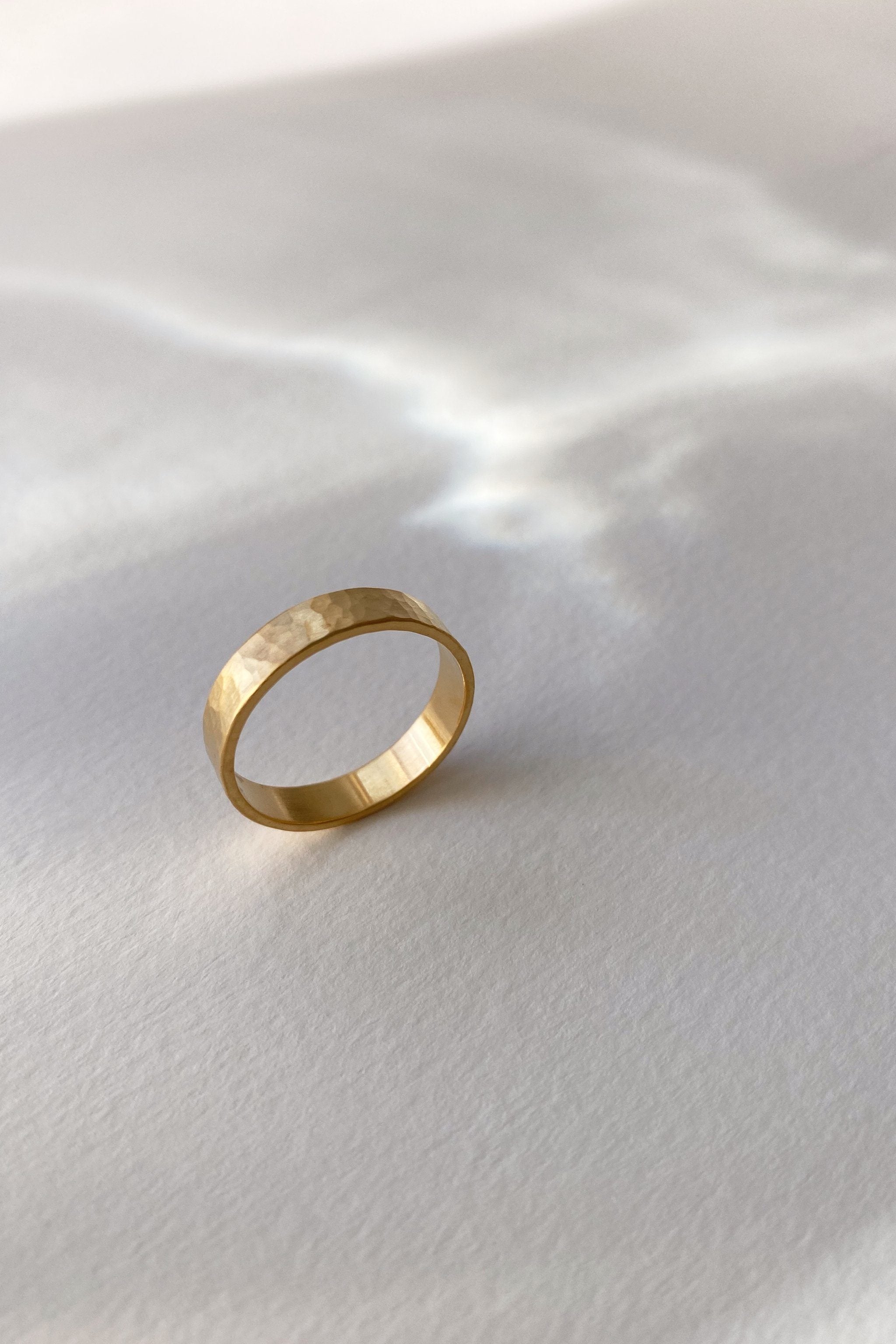 ISIA big ring in 18k gold-plated brass with a hammered texture, representing ethical handmade jewelry.