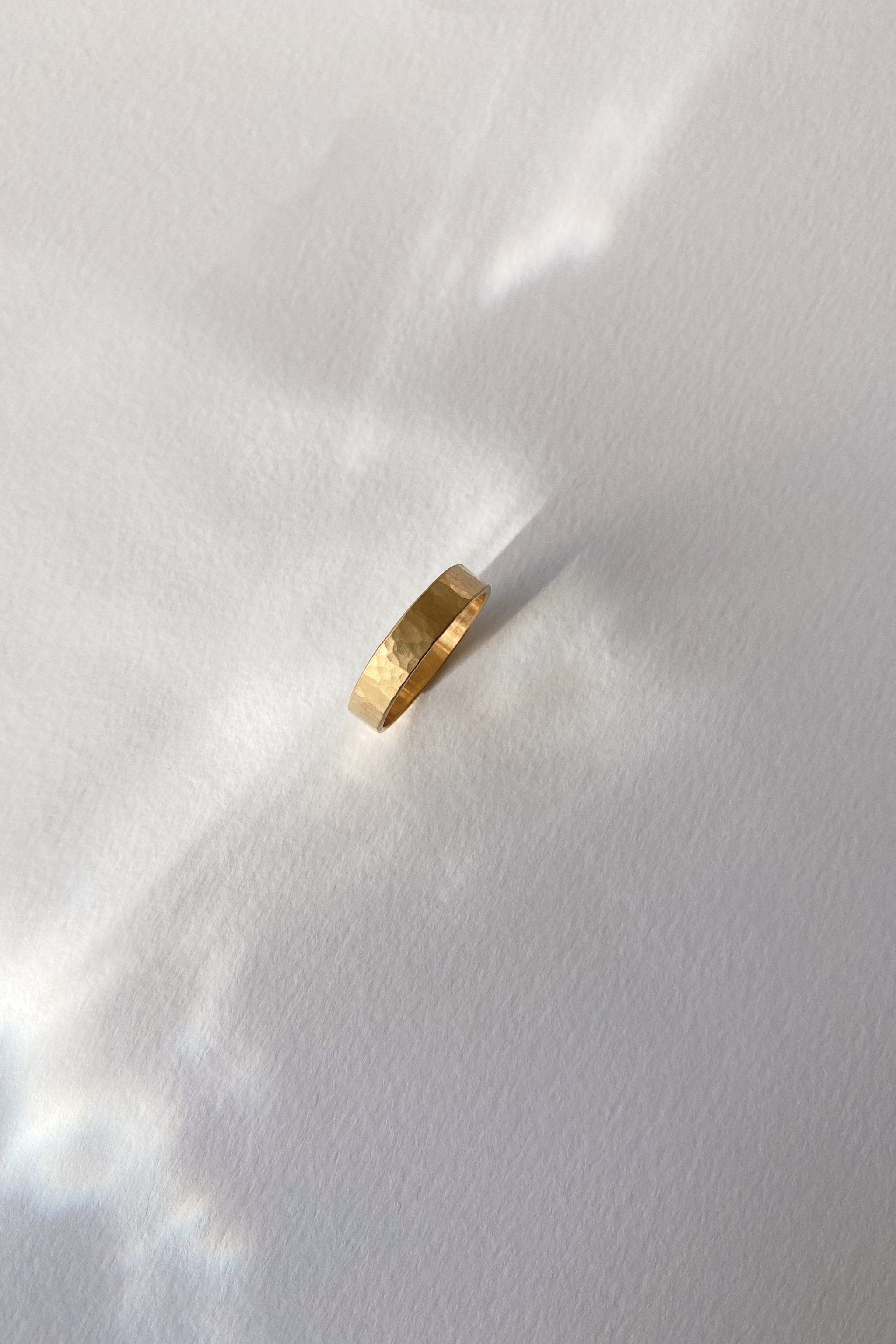 ISIA big ring in 18k gold-plated brass with a hammered finish, showcasing ethical and handmade jewelry.