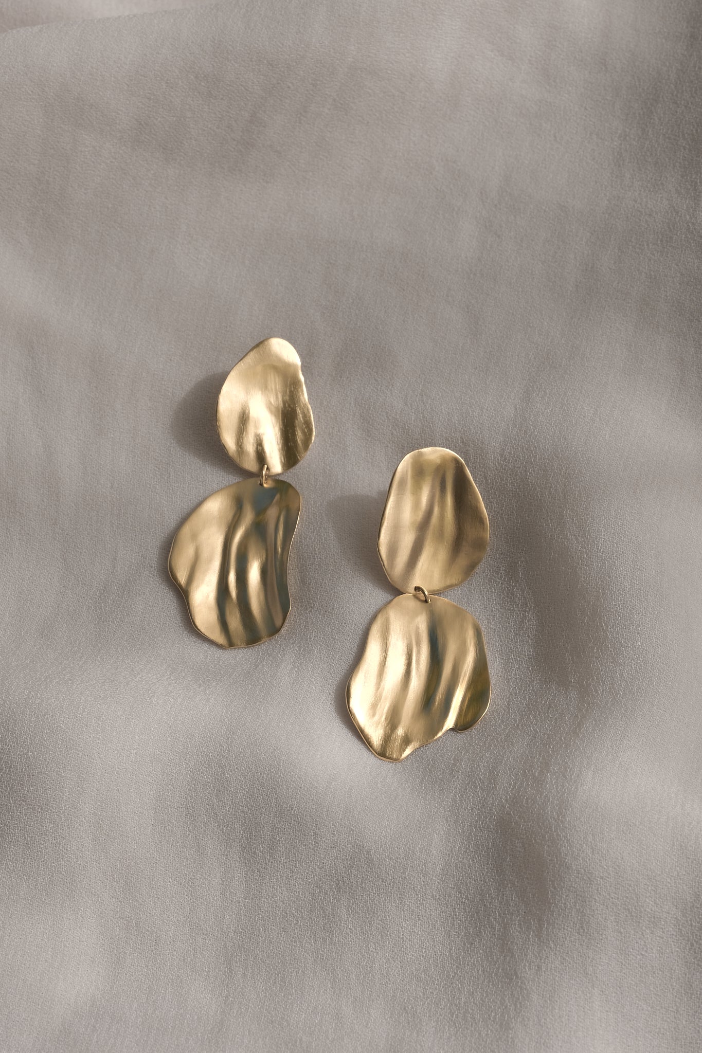 EIRA duo earrings made of 18k gold-plated recycled silver, sustainable and handmade ethical jewelry.