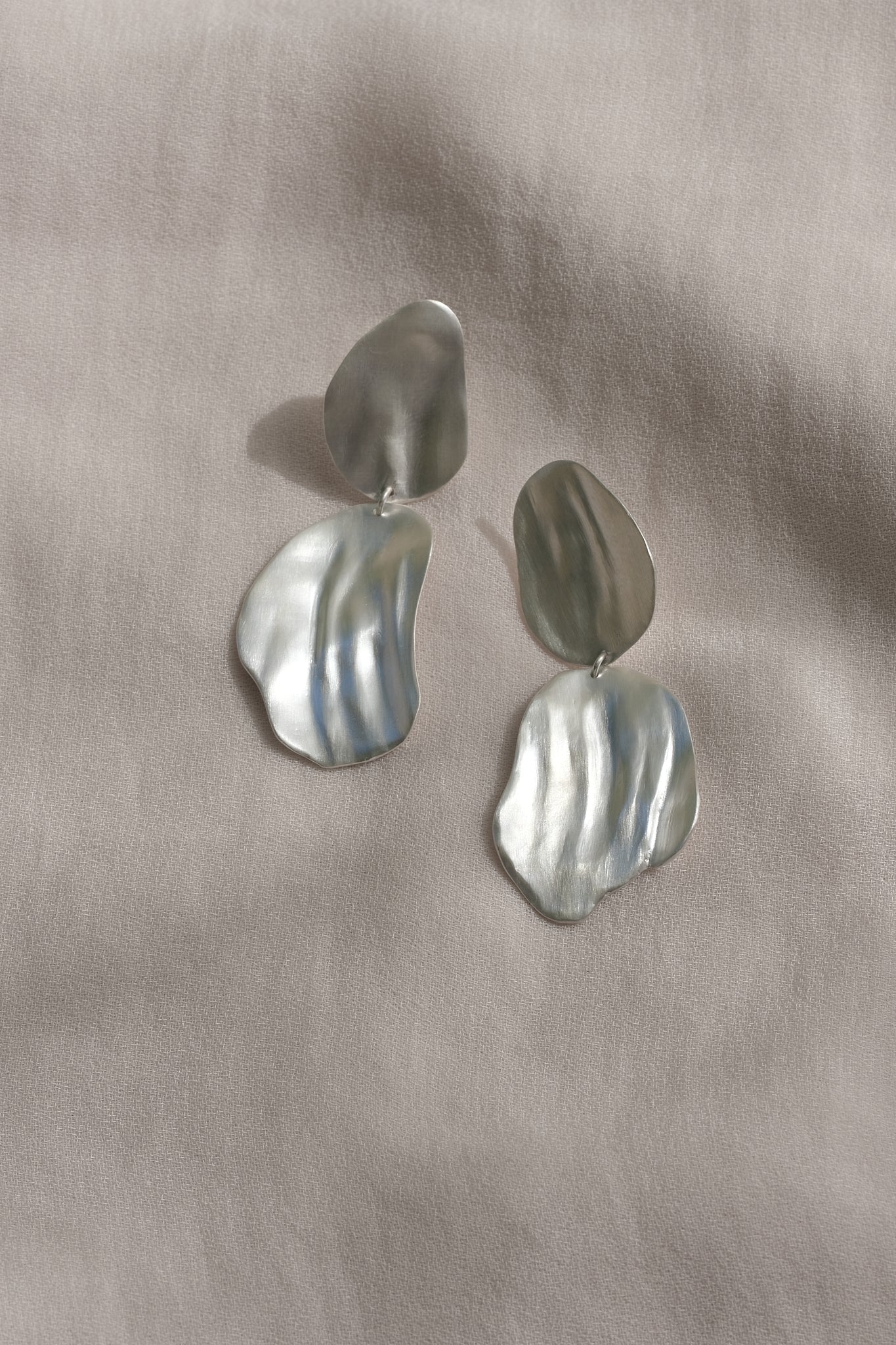 EIRA duo earrings made of recycled silver, handcrafted, ethical jewelry with a matte finish, sustainable design.