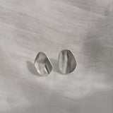 EIRA solo earrings in recycled silver with matte surface, handmade ethical jewelry, sustainable style.