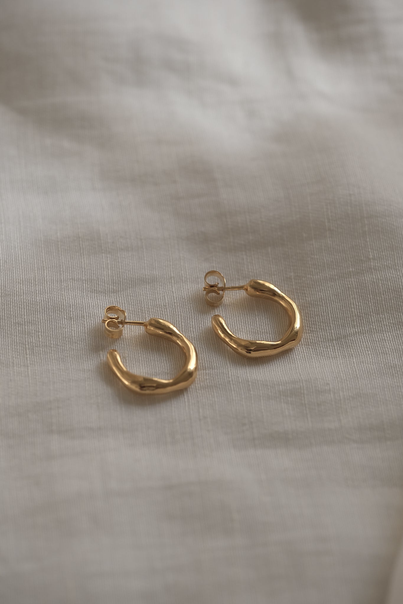 LUMI small earrings made of 18k recycled gold, ethical jewelry, handmade, sustainable fashion.